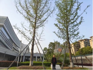 《八十莲韵传薪火  百千风华赴山河》-一中校庆0325 V22317_看图王.jpg